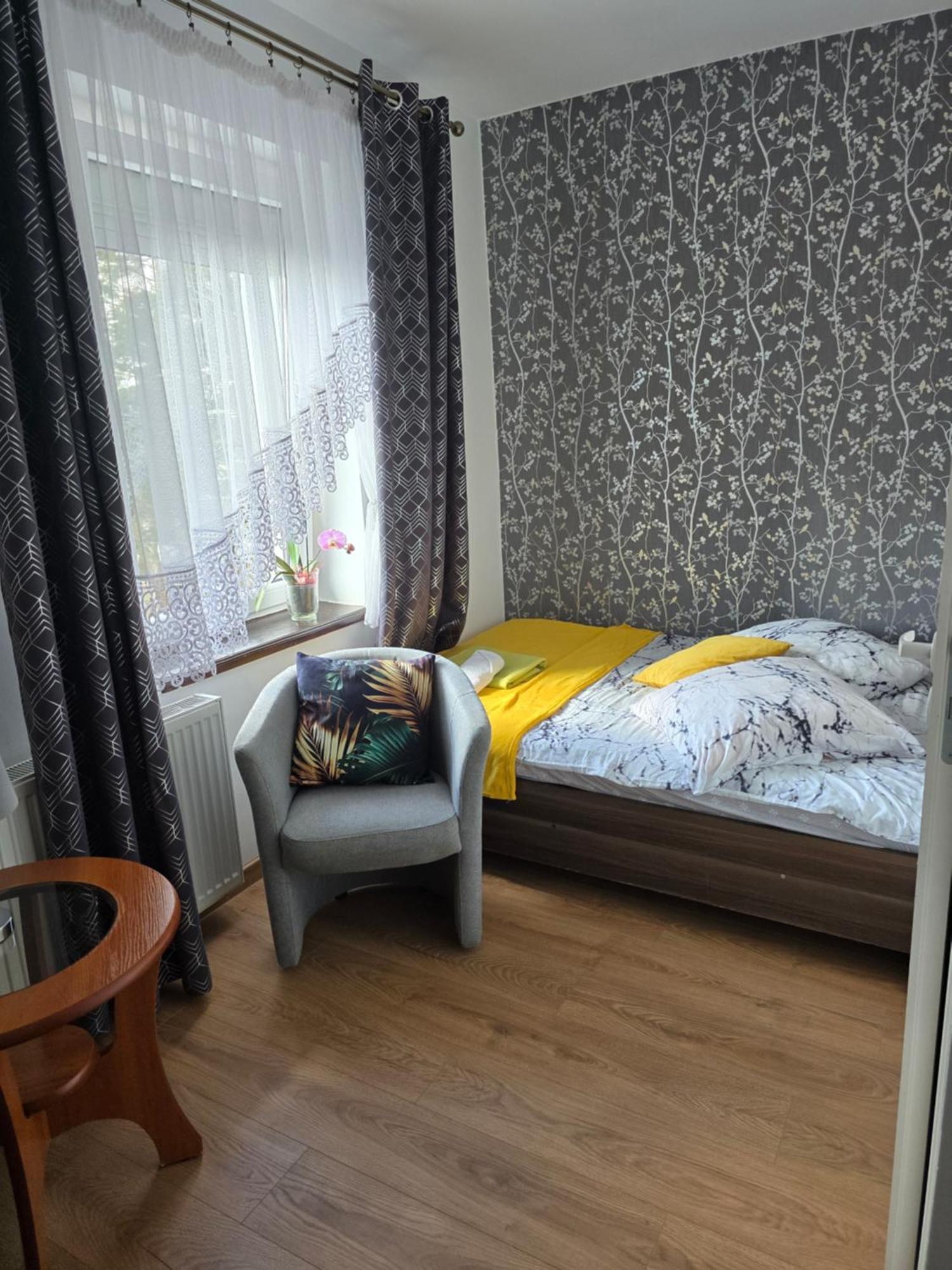 Apartamento Bialy Dom Sulejów Exterior foto